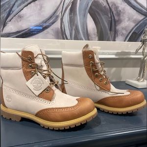 Timberland 6" Premium Brogue Waterproof Boot (Wmns) - Tan / Off White Images